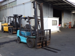 Xe nâng Nhật bãi SUMITOMO 11FD25PAXI98D nâng cao 5m, gật gù, lốp kép