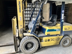 Xe nâng 3 tấn KOMATSU FD30-11 số sàn dịch giá Nhật bãi