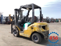 Xe nâng cũ 2,5 tấn Komatsu FD25C-15 số sàn