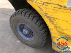 Xe nâng cũ 2,5 tấn Komatsu FD25C-15 số sàn