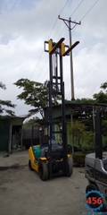 Xe nâng cũ 2,5 tấn Komatsu FD25T-16 chui container