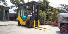 Xe nâng cũ 2,5 tấn Komatsu FD25T-16 chui container