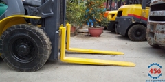 Xe nâng cũ 2,5 tấn Komatsu FD25T-16 chui container