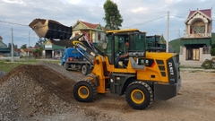 Bán Máy xúc lật nhỏ gầu 0,8 khối Lehman 922. Giá rẻ nhất