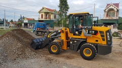 Bán Máy xúc lật nhỏ gầu 0,8 khối Lehman 922. Giá rẻ nhất
