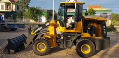 Bán Máy xúc lật nhỏ gầu 0,8 khối Lehman 922. Giá rẻ nhất