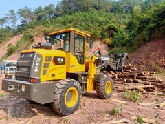 Máy xúc lật kẹp gỗ, gắp gỗ công suất 76 kW Lehman 936. Giá rẻ nhất
