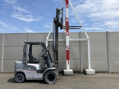 XE NÂNG DẦU NISSAN YL02M25 003702