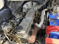XE NÂNG DẦU NISSAN YL02M25 003702
