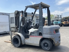 XE NÂNG DẦU NISSAN YL02M25 003702
