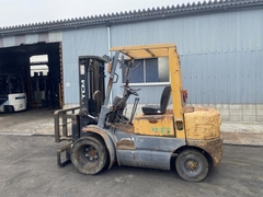 Xe nâng 2,5 tấn giá rẻ TCM FD25Z5 chui cont nâng cao 3m, số sàn gật gù lốp kép.