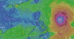 Siêu bão Mangkhut giật trên cấp 17, tăng tốc tiến vào biển Đông