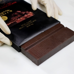 Bitter Couverture Chocolate 77% / Block 1kg