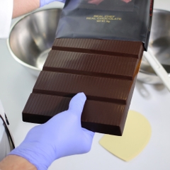 Extra Bitter Couverture Chocolate 85% / Block 1kg