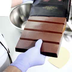 Milk Couverture Chocolate 36% / Block 1kg