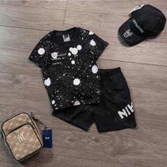 BỘ ĐÙI BÉ TRAI ĐEN NIKE VẢY SƠN TRẮNG