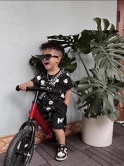 BỘ ĐÙI BÉ TRAI ĐEN NIKE VẢY SƠN TRẮNG