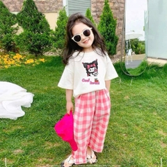 - BỘ BÉ GÁI ÁO TRẮNG KUROMI Cool QUẦN KẺ