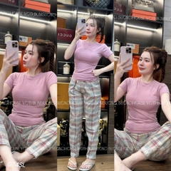 - BỘ NỮ ÁO ZIP HỒNG CỘC QUẦN SUÔNG KẺ