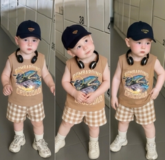 - BỘ ĐÙI BÉ TRAI ÁO NÂU BOMBARDINO QUẦN KẺ