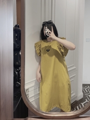 B - VÁY SUÔNG VÀNG CỐM PRADA TAY BÈO
