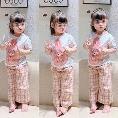 - BỘ BÉ GÁI ÁO COTTON THỎ QUẦN KẺ HỒNG