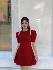 VÁY ĐỎ KHOÉT VAI TRẺ TRUNG QUYẾN RŨ
