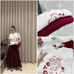 - SET NỮ ÁO TRẮNG CỘC DTD CVAY ĐỎ DÀI