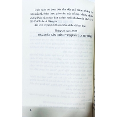 Sách - Đi Theo Con Đường Của Bác