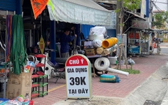 Xử lý ngay biển quảng cáo 'nhái' cột mốc ở TP.HCM