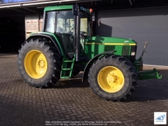 John Deere 6810