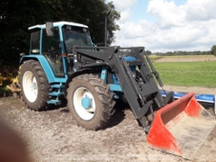 Máy kéo Ford 7840
