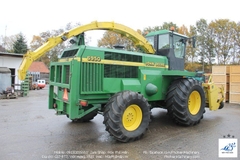 Máy băm ngô tự hành John Deere 6950