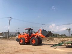 Xúc lật Doosan SD300N, gầu 3m3, mới tinh