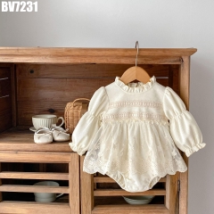 Body Tay Dài Viền Ngực Váy Voan Ren