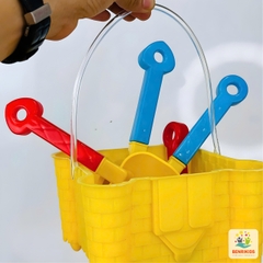 Đồ Chơi Xúc Cát Đi Biển Lâu Đài Cổ Tích Kèm Các Khuôn Tạo Hình Cát Cho Bé Vui Chơi Ngoài Bãi Biển Trong Dịp Hè Đến