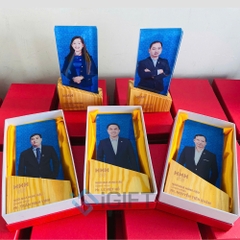 Kỷ niệm chương cá nhân hóa - In logo Hùng Hậu Group