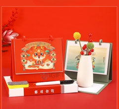 Lịch để bàn chữ M - Có bảng trắng ghi chú - MS09