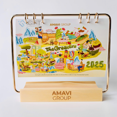 Lịch để bàn đế gỗ khắc logo SHIELD - AMAVI GROUP 