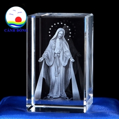 Tượng pha lê đức mẹ Maria dang tay chạm khắc 3D
