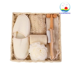 Hộp quà Spa thiên nhiên quà tặng Việt Nam ý nghĩa bao gồm Khay đựng,xơ mướp, bông tắm,dép đi trong nhà,dây kéo, đá mài,massage mặt ,lược