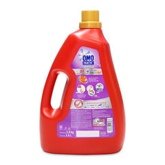Nước giặt OMO Matic giữ màu cho máy giặt cửa trên chai 3.8kg