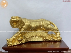 HỔ ĐỨNG TRÊN DẢI TIỀN THẾP VÀNG 9999