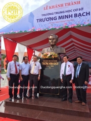 TƯỢNG NHÀ GIÁO CÁCH MẠNG TRƯƠNG MINH BẠCH CAO 1M ĐỒNG ĐỎ
