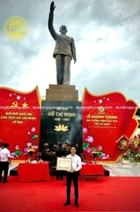TƯỢNG CHỦ TỊCH HỒ CHÍ MINH CAO 7M9