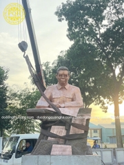 Tượng  Trần Đại Nghĩa cao 2,5m