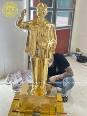 BÁC HỒ VÃY TAY CHÀO CAO 1M07