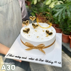 Bánh kem sinh nhật đơn giản A30 nền màu trắng cắm phụ kiện tim thắt nơ khung sinh nhật màu sang trọng