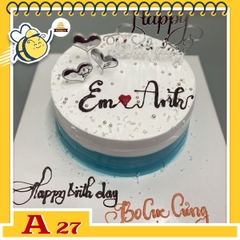 Bánh kem sinh nhật đơn giản A27 nền màu trắng và xanh nhạt ở thân đế cắm phụ kiện xinh