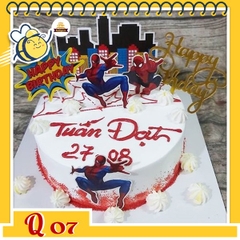 Bánh kem người nhện Q07 nền trắng đế viền đỏ chấm bi kem cắm nhiều sticker spiderman